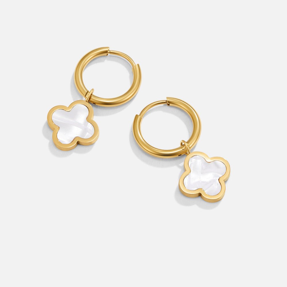 Boucles d'oreilles créoles en trèfle blanc