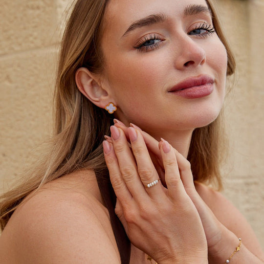 Boucles d'oreilles en trèfle blanc