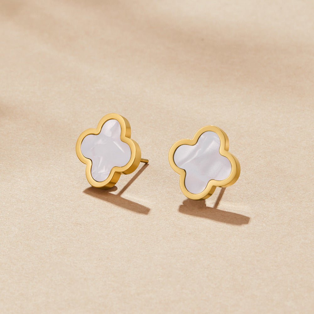 Boucles d'oreilles en trèfle blanc