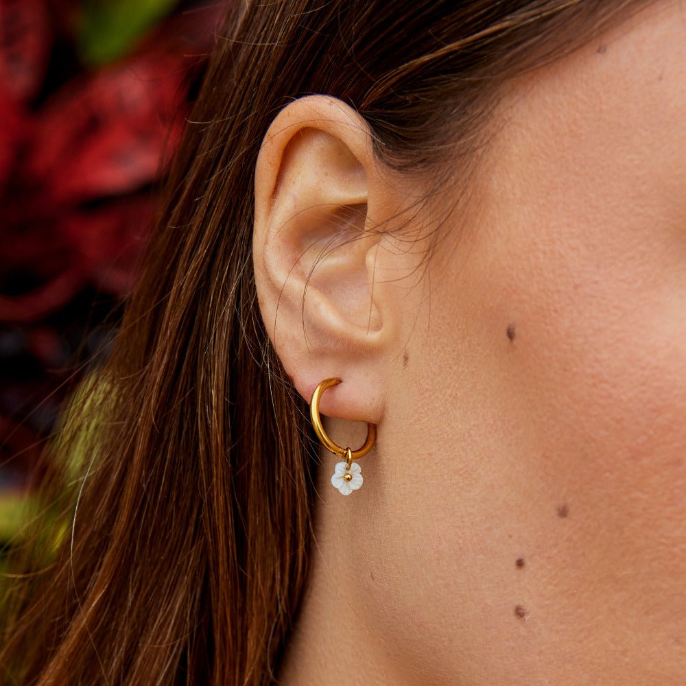 Boucles d'oreilles créoles en coquillage blanc